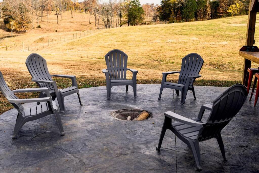 Bourbon Trail: Caboose On The Farm Villa Lawrenceburg Exterior photo